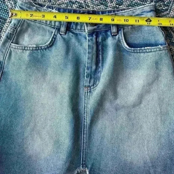 Vintage Y2K MISSGUIDED Distressed Light Wash Denim Mini Skirt Womens Size 2 - Picture 9 of 10